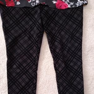 Plus size black patterned heavier jeggings
